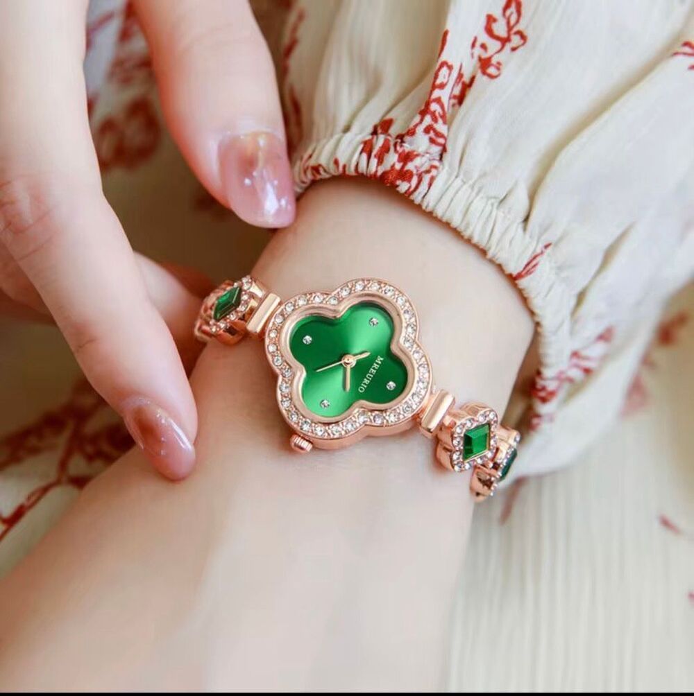 Italian Luxury Boutique Green Crystal Clover Bracelet Watch Rose Gold NWOT